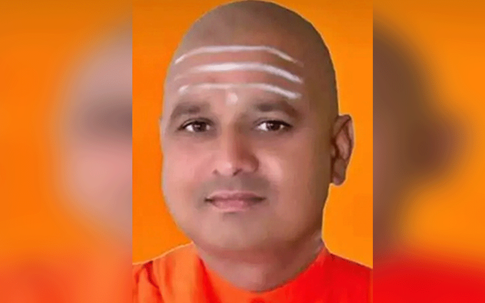 Chief pontiff of Madivaleshwara Mutt in Bailahongala found dead