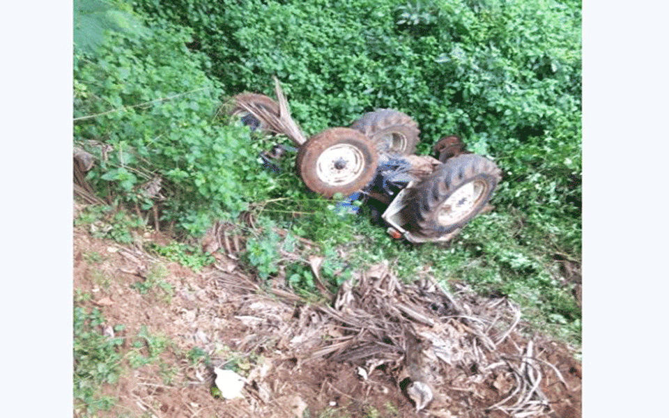 Chikkamagaluru: Tractor falls into well while sowing, driver dies