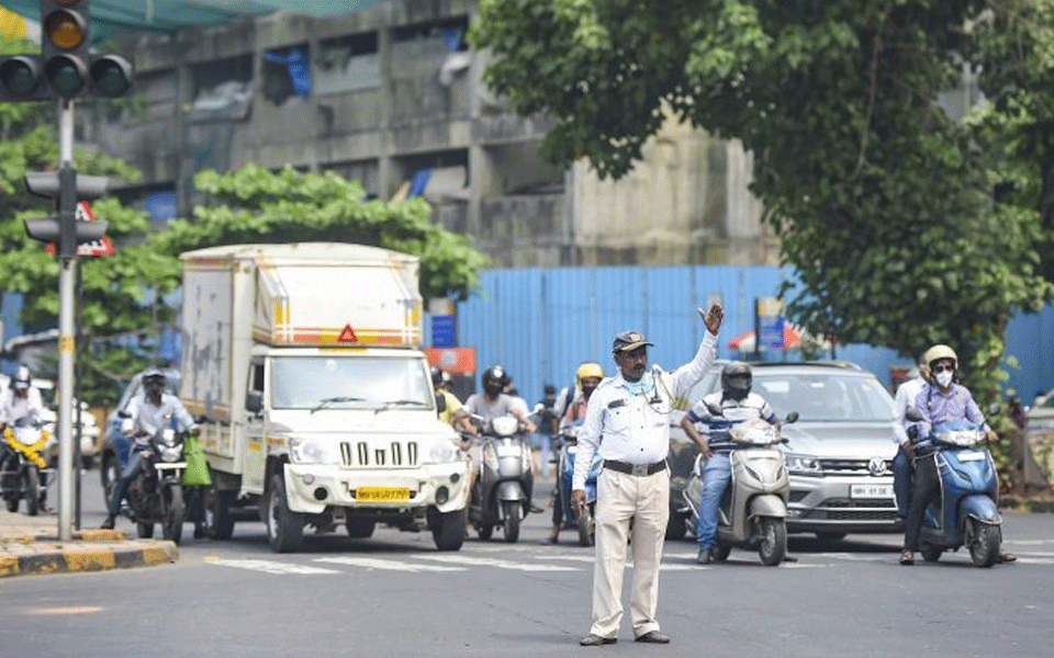Bengaluru Traffic Police fine 102 for overspeeding, drunk driving; Collect Rs 1.15 lakh