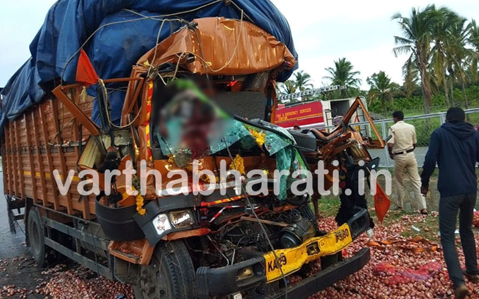 Tumkur: Canter rams into stationary lorry; two killed on spot