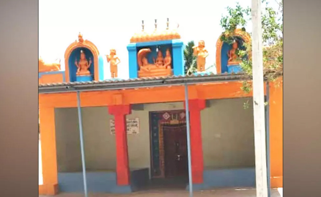 Tumakuru: Dalit family allegedly prevented from entering temple; accused arrested