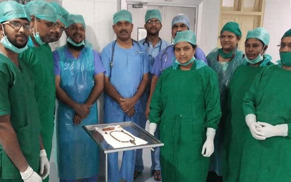 Dr Waseem, Dinesh perform rare surgery to remove 99 gallstones from woman’s abdomen