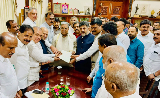 Demand for formation of Bengaluru South District: Delegation led by DCM submits request to CM