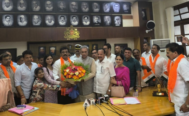 Kishore Kumar Puttur takes oath as new MLC