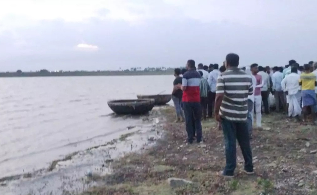 Vijayapura: Bodies of two men fished out of River Krishna, four still missing