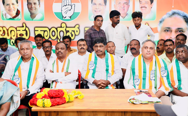 Congress gains ground in Channapatna: Six Municipal Council BJP members join Congress