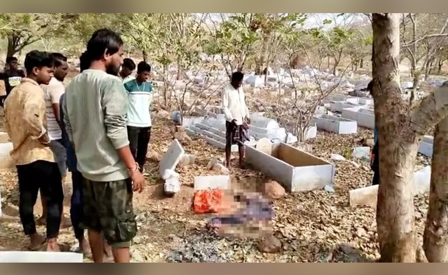 Newborn's dead body found dumped in cemetery in Yadgir