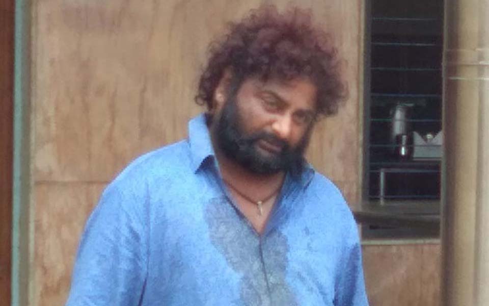 Huccha Venkat thrashed again by mob for creating nuisance in public