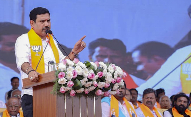 Vijayendra slams Cong govt over alleged medicine shortage, irregularities in health dept