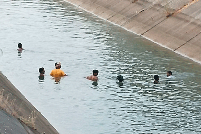 Vijaypur: Mother jumps into canal with two toddlers in apparent suicide