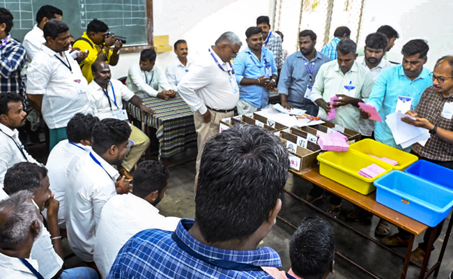 Davangere South bypoll: Congress ahead by narrow lead after 14th round