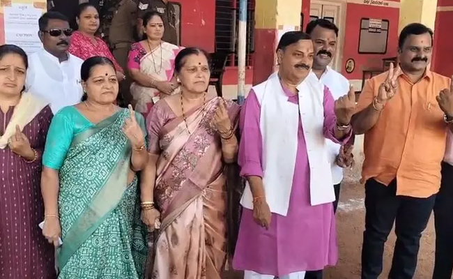 K'taka bypolls: 11.87 percent voter turnout in Bagalkot, 9.01 percent in Davanagere South till 9 am