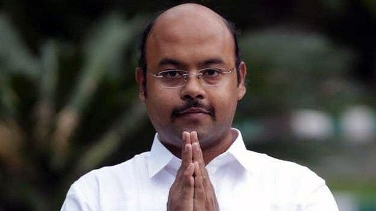 Siddaramaiah's son Dr Yathindra Siddaramaiah tests positive for COVID-19