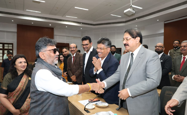 Delegation of Kannadiga NRI leaders led by Ronald Colaco, Zakaria Jokatte meets CM, DCM