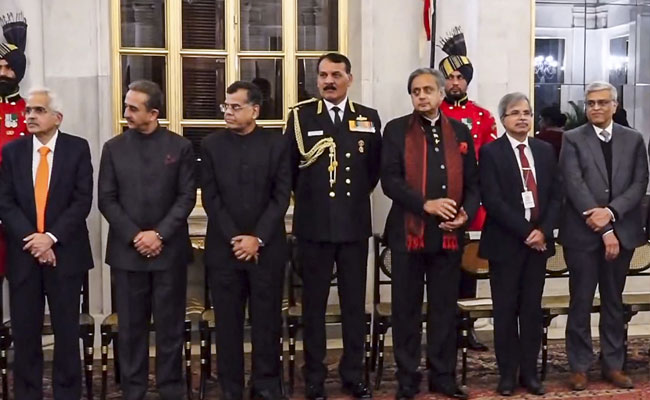 'Warm and engaging atmosphere reigned', Shashi Tharoor on Putin banquet