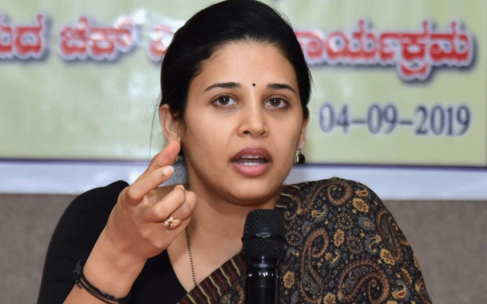Twitter users extend support to IAS officer Rohini Sindhuri; Calls for staying transfer order