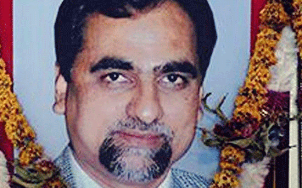 What is scandalous about Judge Loya's probe?