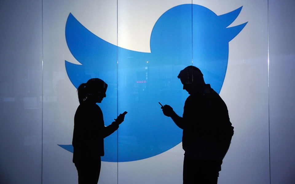 Twitter plans threaded conversations, 'who is online' feature