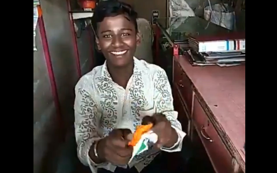 Viral video: Boy tears up Indian flag and says “Pakka Musalman Hoon”. What’s the truth?