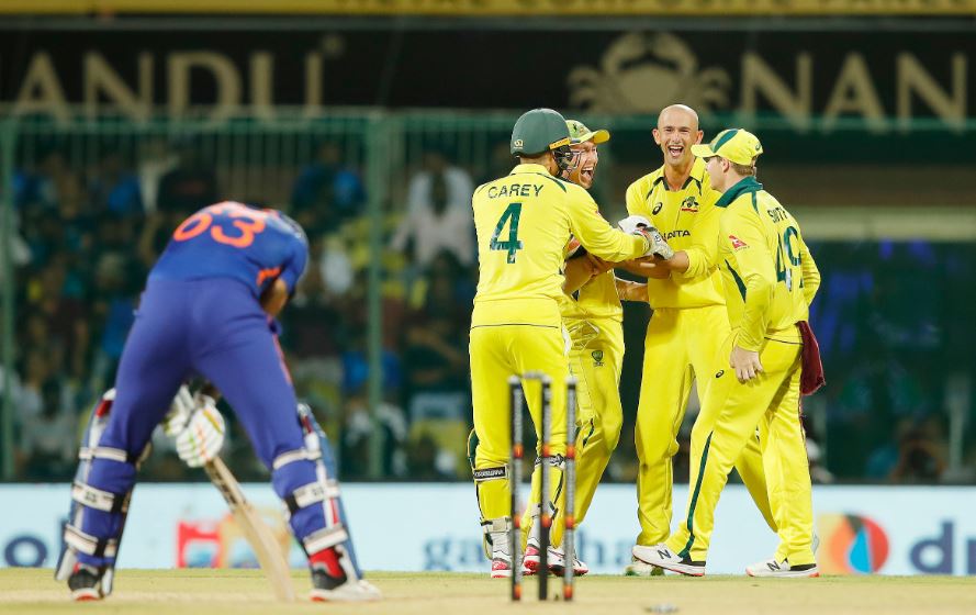 Australia beat India by 21 runs in third ODI to clinch series 2-1