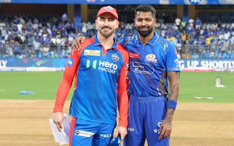 Du Plessis opt to bowl against MI, Axar misses out due to illness