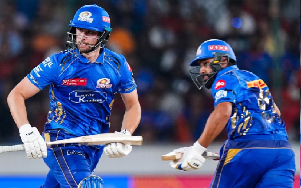 Mumbai Indians defeat Sunrisers Hyderabad by seven wickets in IPL