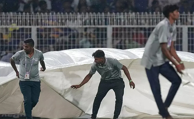 Rain halts KKR vs PBKS clash after Bartlett rocks hosts with two in three balls