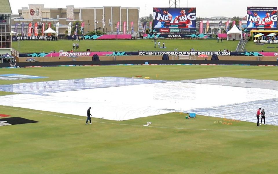 T20 WC semi-final: India reach 65/2 as rain stops play