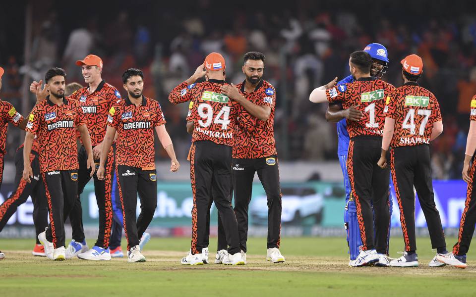 Records tumble as SRH outmuscle Mumbai Indians in six-hitting festival