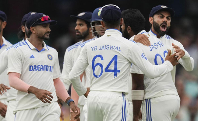 Jasprit Bumrah leaves stadium for scans, Kohli leads India in Sydney