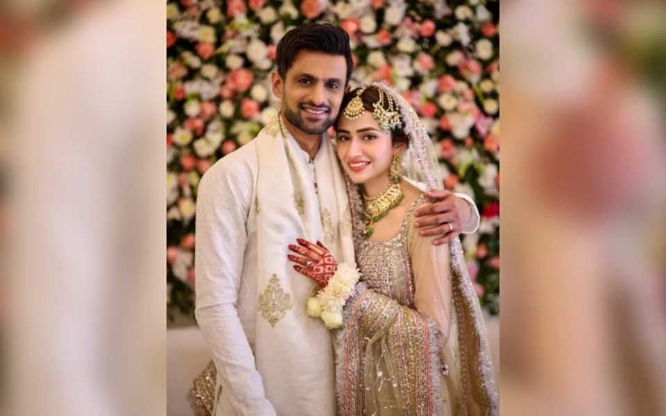 Shoaib Malik ties knot with Pakistan actor Sana Javed