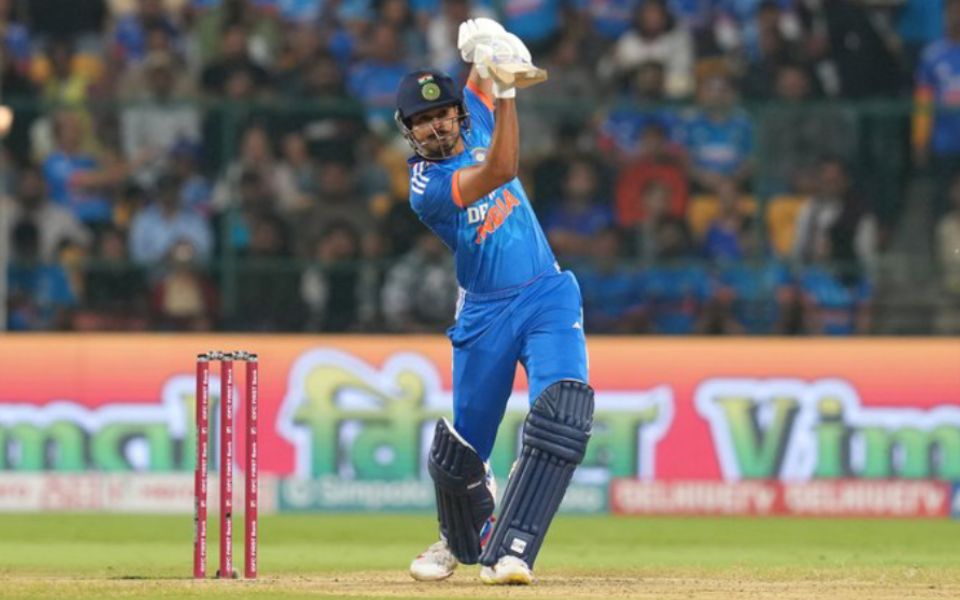 Shreyas Iyer, Axar Patel take India to 160/8 against Australia in 5th T20I