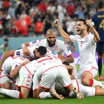France loses to Tunisia 1-0 but still wins World Cup group