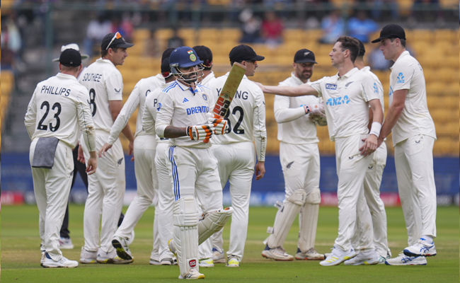 India collapse to 46 against New Zealand for lowest total in Test at home