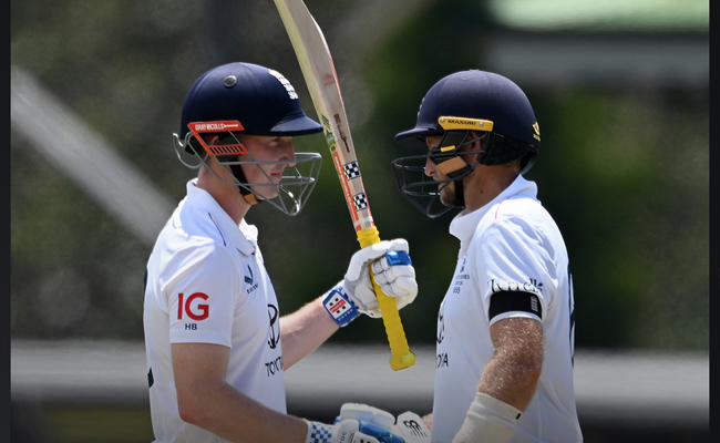 England 114-3 at lunch on Day 1 of final Ashes test after Bondi tribute at Sydney Cricket Ground