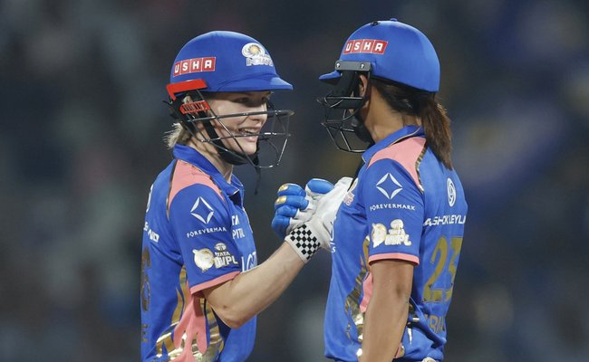 Mumbai Indians beat Gujarat Giants by 7 wickets
