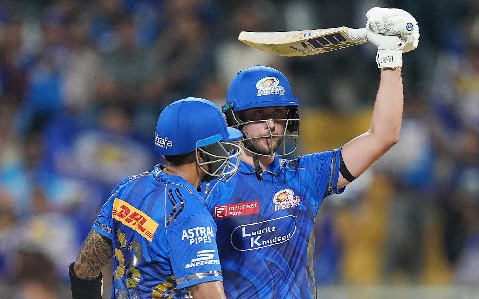 Mumbai Indians score 155/8 against Gujarat Titans