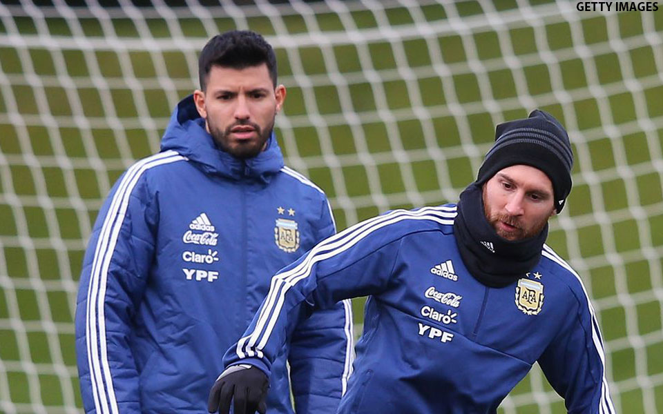 Aguero continues recovery, trains with Argentine teammates
