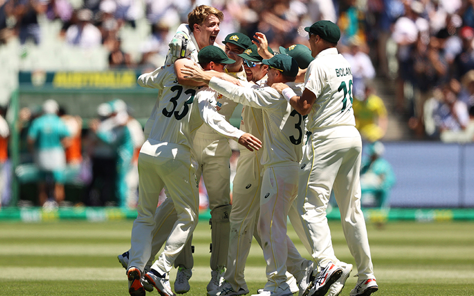 Australia retains Ashes with win over England