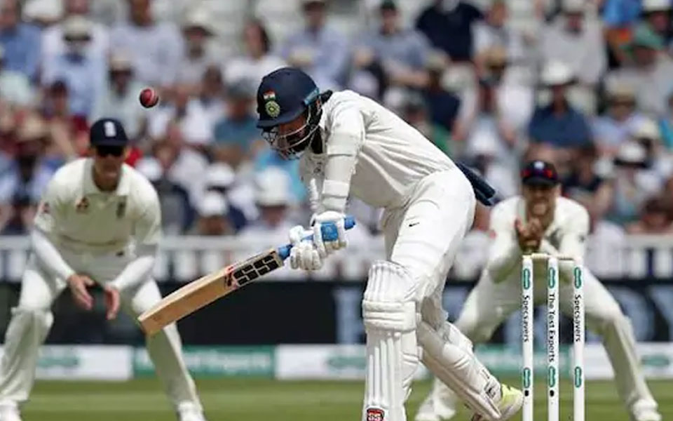 England opt to field in rain-interrupted Lord's Test