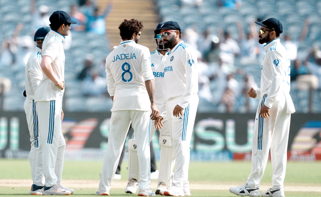 India bowl out NZ for 255; need to chase 359 to win second Test