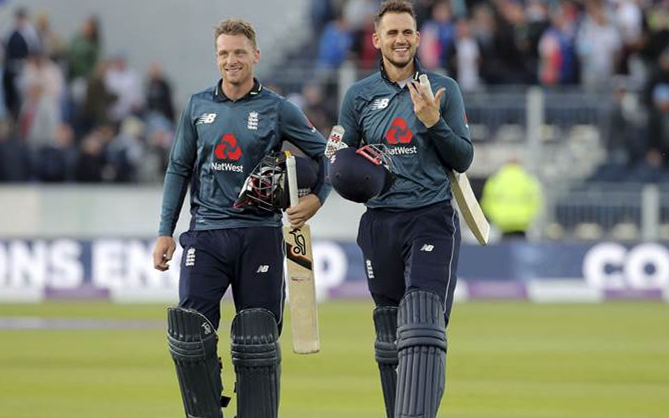 England beat Australia by 6 wickets in 4th ODI