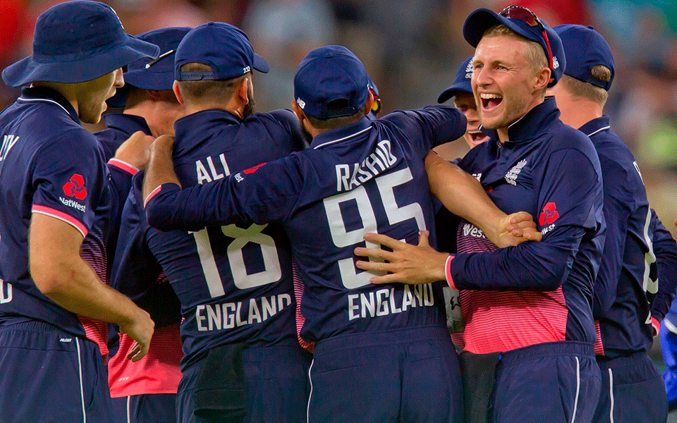 England pip India to become top ODI side