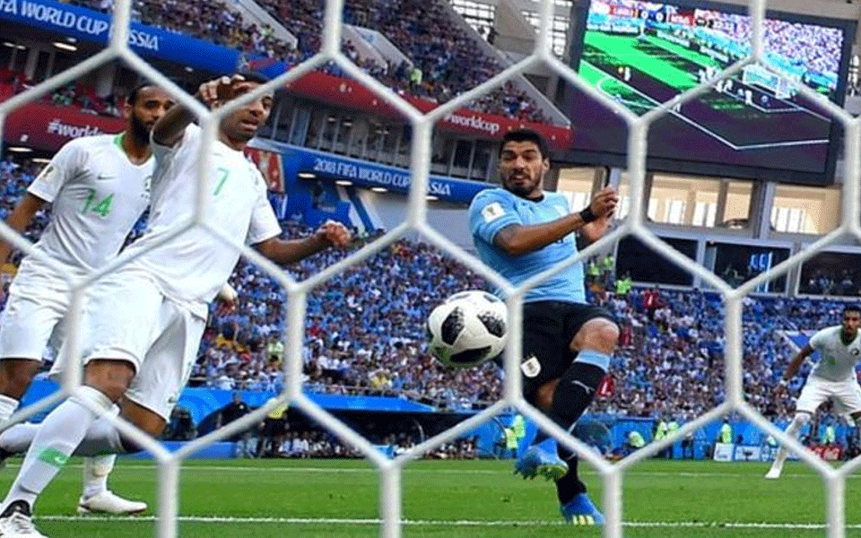 Uruguay beat Saudi Arabia to enter pre-quarters