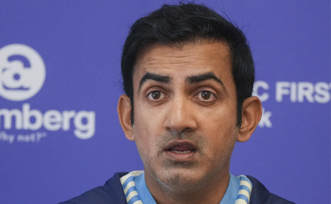 Gambhir flies back home for "personal emergency", to rejoin in Adelaide