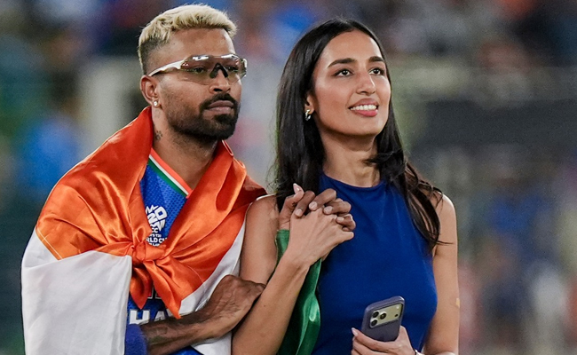 Advocate seeks FIR against Hardik Pandya for 'insulting' national flag during WC victory celebration
