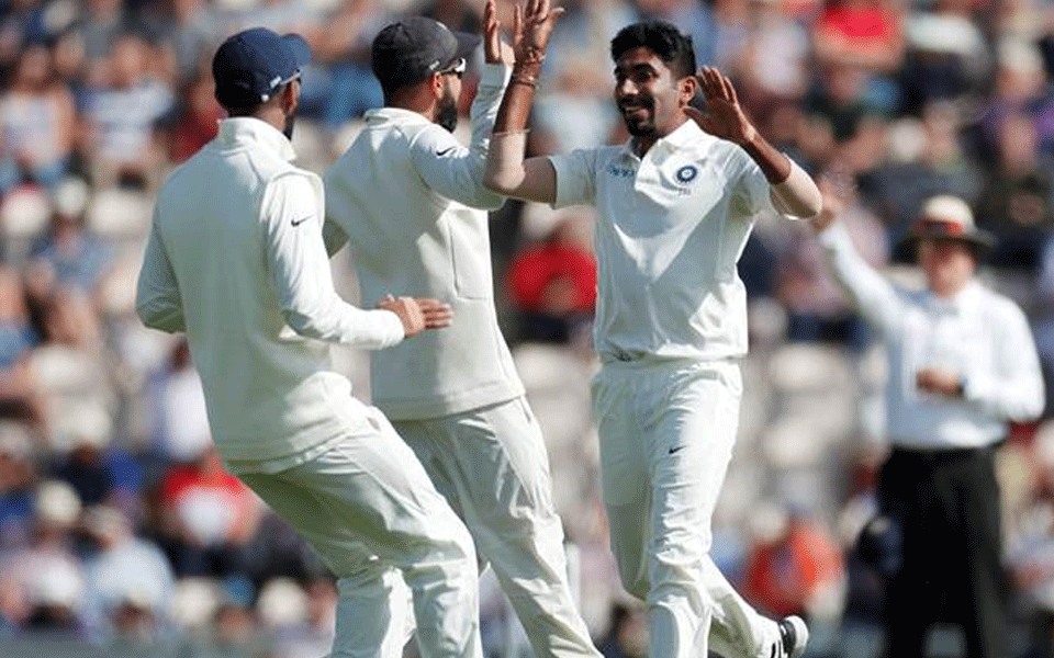 4th Test: Early strikes reduce England to 57/4 at lunch