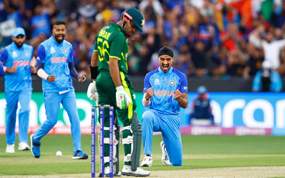 T20 World Cup: Pakistan sets 160 target for India