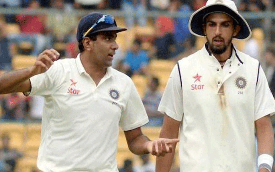 Ashwin, Ishant reduce England to 86/6 at lunch