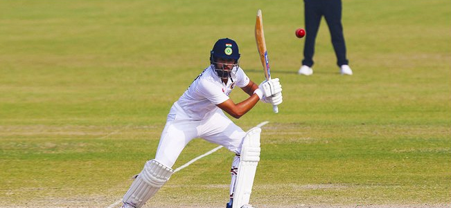 Day 4: Another flop show by Rahane, Pujara as India in trouble at lunch